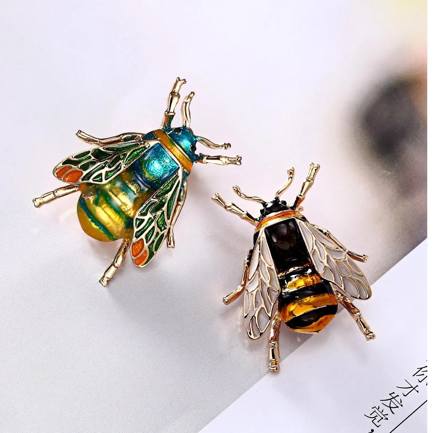 Golden Bee Crystal Brooch – A Touch of Nature’s Elegance in Every Pin